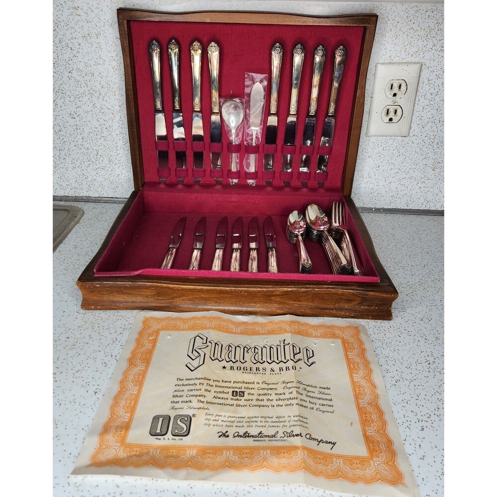 37pc International Starlight Rogers Bro Silverplate 1950 Flatware Set Tarnished
